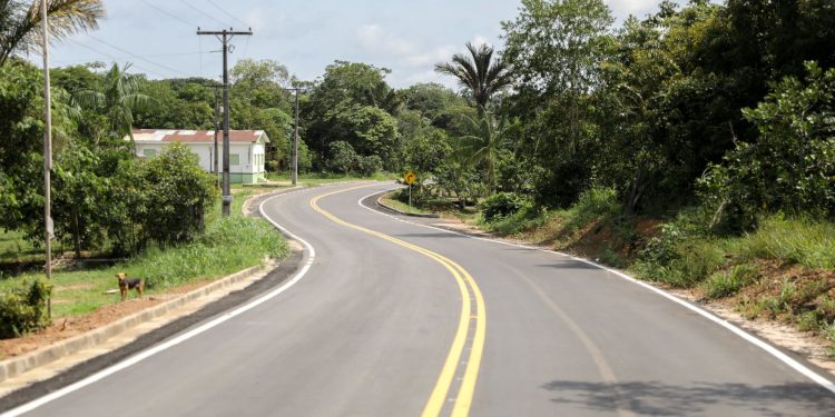 Wilson Lima inaugura mais três ramais e contabiliza 30 quilômetros de obras de pavimentação em Manacapuru neste ano