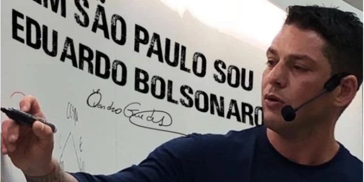 Uma cena repugnante vem gerando revolta nas redes sociais. Em vídeo gravado no ano de 2019, o ex-PM e fundador do. Vídeo: