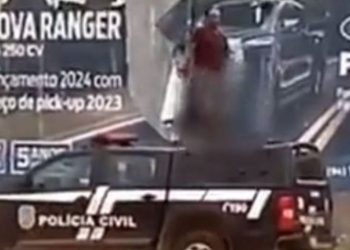 Paraense 'paga de doido' e se masturb4 em cima da viatura da PC