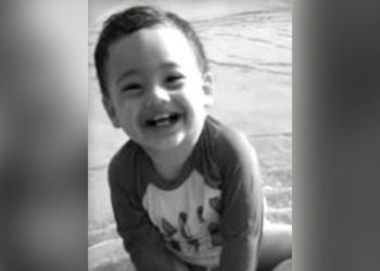 Criança de 2 anos morre afogada em piscina enquanto brincava no interior do Amazonas