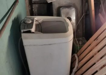 Moradores escutam choro e encontram recém-nascido em máquina de lavar