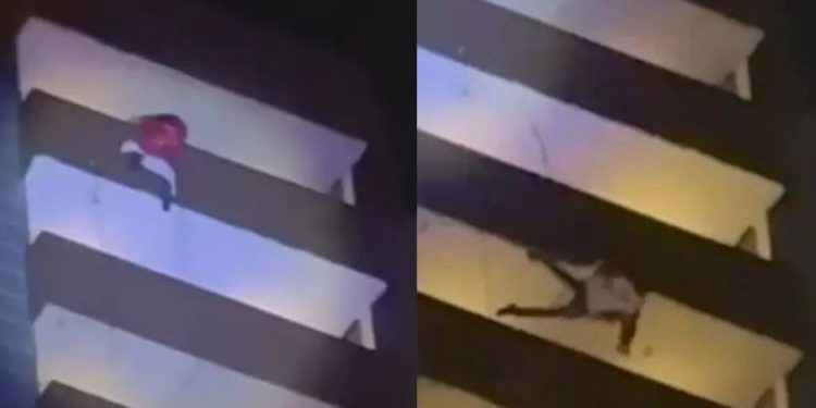 Papai Noel despenca do 24º andar, morre e plateia pensa ser parte da apresentação