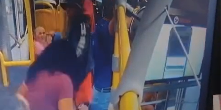 A Polícia Militar do Amazonas (PMAM), por meio da Companhia de Operações Especiais (COE), apreendeu dois. Adolescentes que