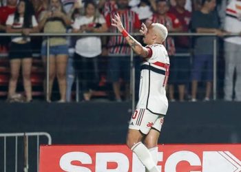 São Paulo vence, mas Flamengo garante G4 com ajuda de rival no Brasileirão