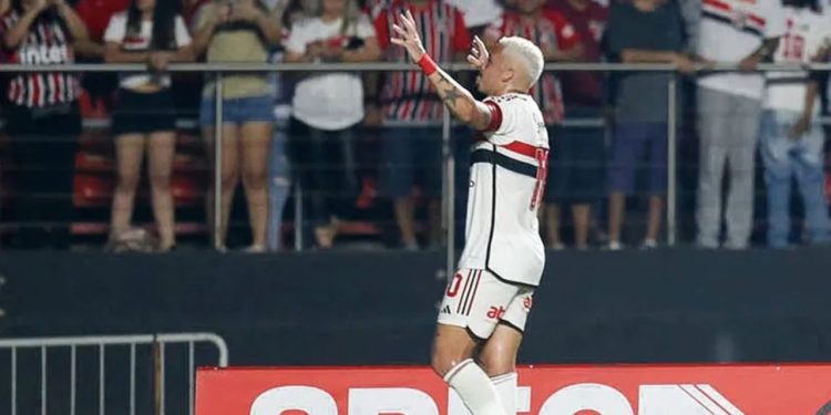 São Paulo vence, mas Flamengo garante G4 com ajuda de rival no Brasileirão