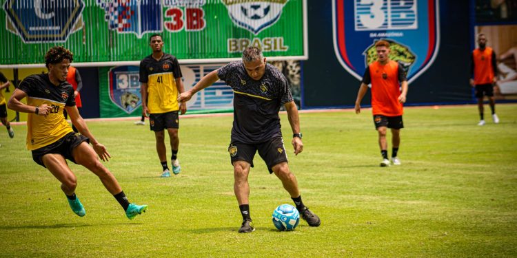 Crucial para a conquista do título da Série C do Campeonato Brasileiro, o técnico Luizinho Vieira segue no Amazonas FC para a próxima temporada.