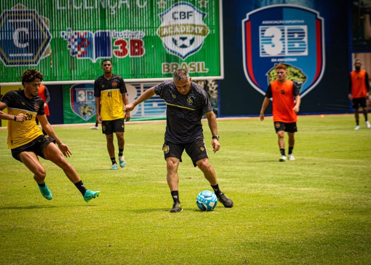 Crucial para a conquista do título da Série C do Campeonato Brasileiro, o técnico Luizinho Vieira segue no Amazonas FC para a próxima temporada.