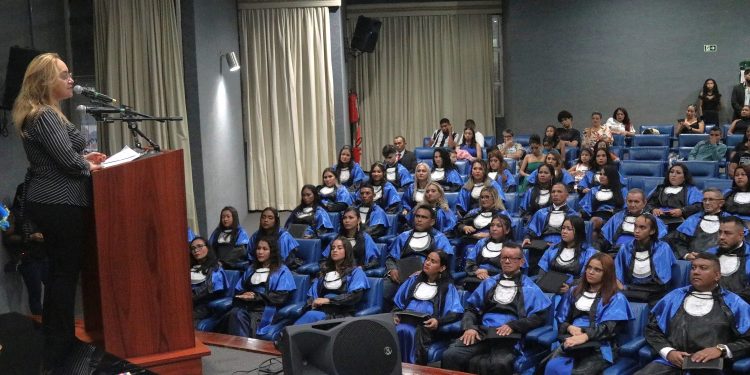 EJA do SESI forma 49 alunos no Ensino Médio