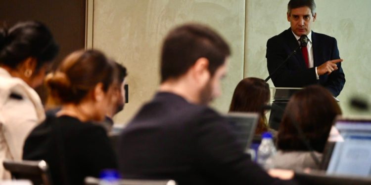 Economia brasileira deve crescer 1,7% em 2024