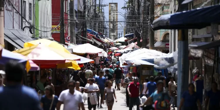 Fecomércio AM divulga horário de funcionamento do comércio para o Natal e Ano Novo
