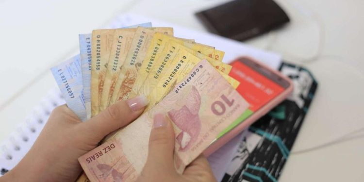 Segunda parcela do 13º salário deve injetar R$ 106 bi na economia