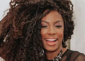 Lumena diz que teve cabelo revistado ao entrar em festa de réveillon