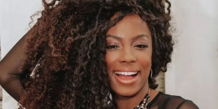 Lumena diz que teve cabelo revistado ao entrar em festa de réveillon