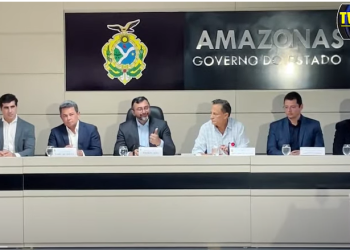 Wilson Lima assina termos de credenciamento com empresas aptas a participar do Amazonas Meu Lar