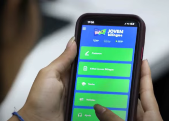 Governo do Amazonas inicia inscrições para mil bolsas do projeto Jovem Bilíngue