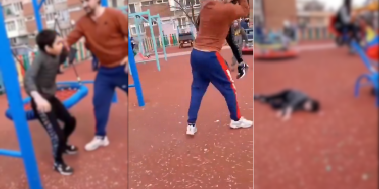 Um vídeo que circula nas redes sociais mostra um pai agredindo uma criança em um parquinho, que supostamente fazia. Pai agride