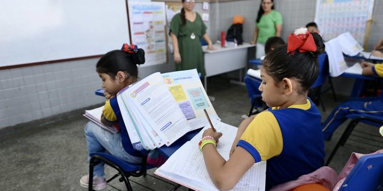 Prefeito de Manaus destaca economia de R$ 930 milhões aos cofres públicos em três anos de gestão