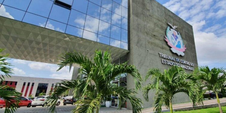 O TCE começou a dar mostras de que não vai mais aceitar contratos de serviços com dispensa de licitação por causa da seca. A dama