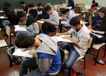 Alunos do Ensino Médio podem receber bolsa a partir de março