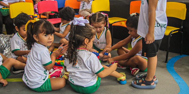 Mais de 2 mil inscrições são realizadas nas primeiras horas para as creches da Prefeitura de Manaus