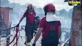 Mais de 30 casas foram destruídas durante incêndio em Manaus
