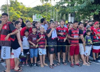 Flamengo é recebido por milhares de torcedores em Manaus