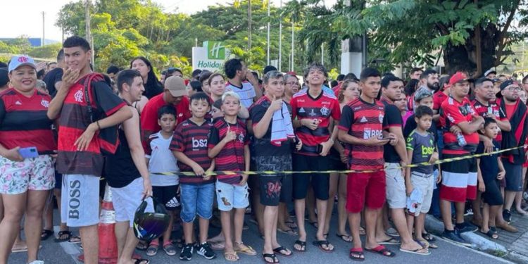 Flamengo é recebido por milhares de torcedores em Manaus