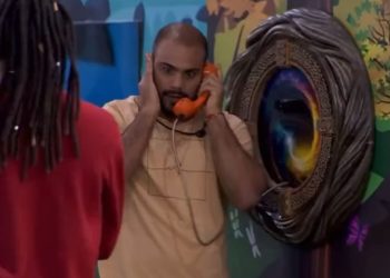 Marcus Vinícius atende o primeiro Big Fone e indica três pessoas ao paredão