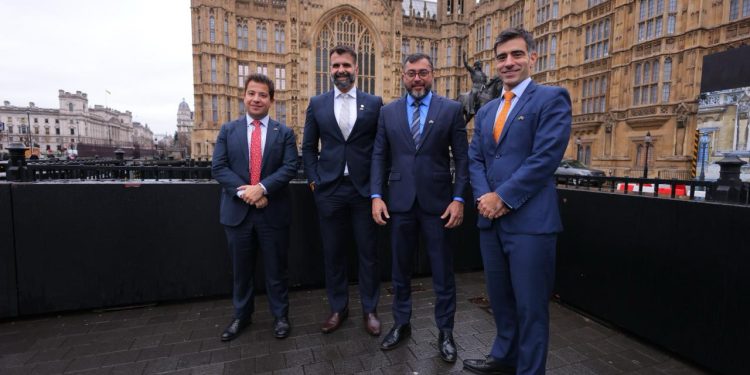 Wilson Lima busca parceria para projetos educacionais do Amazonas em Londres