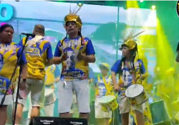 CARNACRAU – Bateria Explosão do Boulevard alegra foliões no Carnaval do Educandos