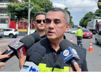 Viaduto Miguel Arraes recebe nova pintura e instalação de sinalização viária