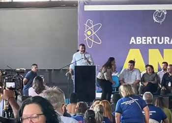 Wilson Lima abre ano letivo na rede estadual e anuncia ampliação no ensino tecnológico e bilíngue