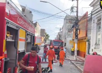 URGENTE – Incêndio de grande proporção em prédio no Centro de Manaus
