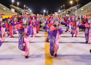 Apostando na diversidade de temas nos desfiles escolas de samba do acesso B arrebentam na avenida