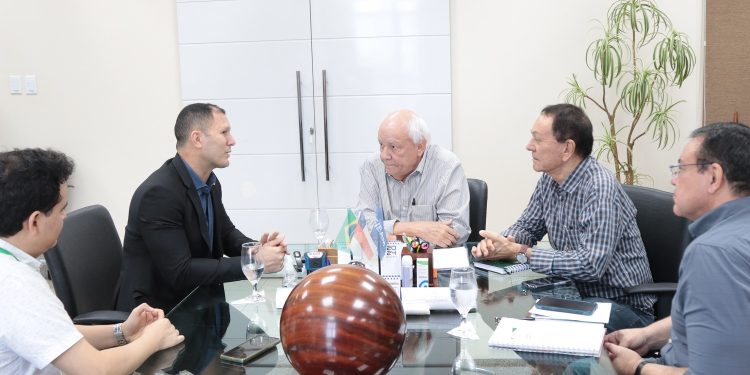 FIEAM recebe novo superintendente do Basa para estreitar relações