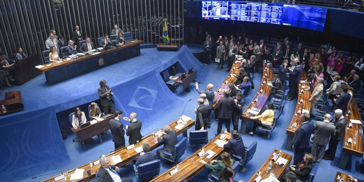 Deputados e senadores esticam feriado de carnaval e só retornam no dia 19