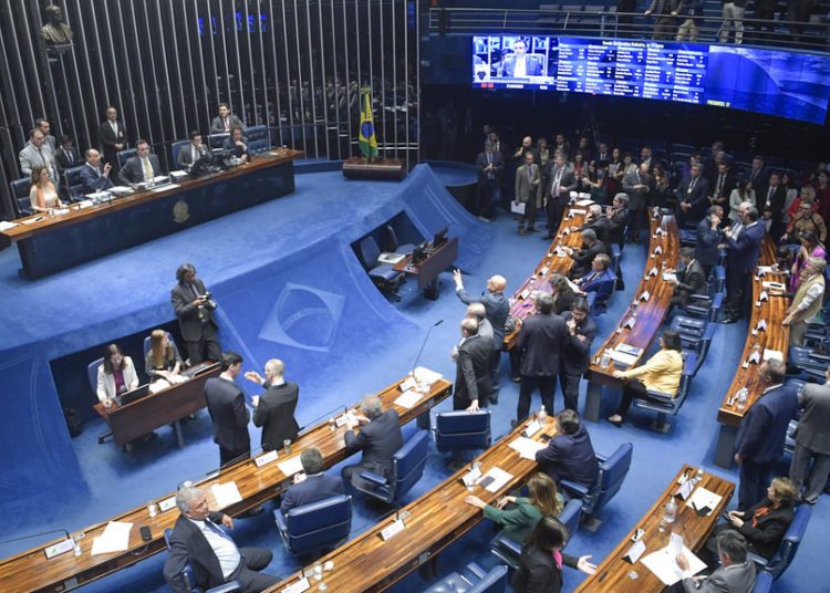Deputados e senadores esticam feriado de carnaval e só retornam no dia 19