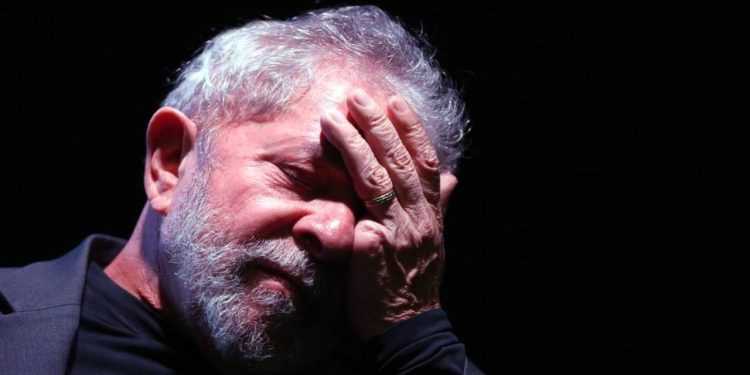 Pedido de impeachment de Lula ultrapassa Dilma e bate recorde de assinaturas