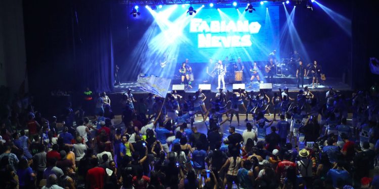 Encerramento do Esquenta Carnaboi trouxe muita folia e atrações locais