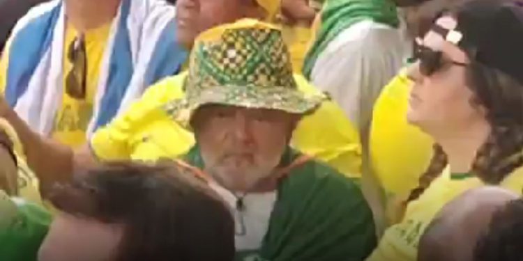 Infiltrado? Velhinho parecido com Lula é visto em ato bolsonarista na Avenida Paulista e viraliza