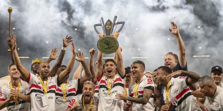 São Paulo tem todos os títulos possíveis e completa coleção de troféus
