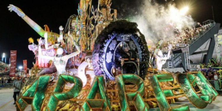 Aparecida é tricampeã do Carnaval de Manaus