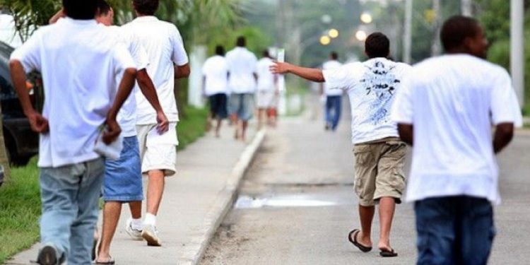 Senado aprova projeto que acaba com 'saidinha' de presos em feriados