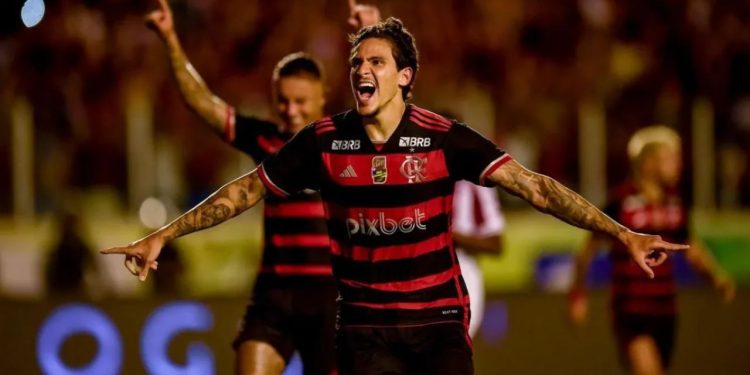 Flamengo vence Bangu e assume a liderança do Carioca