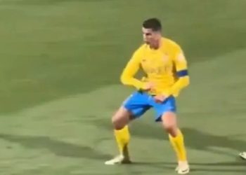 Cristiano Ronaldo é suspenso por gesto obsceno 