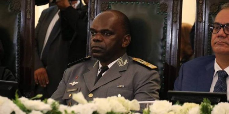 Raridade no Exército, general negro assume comando de região militar