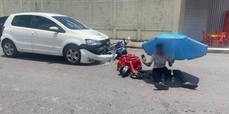 Entregador de App fica ferido após colidir com carro no São Jorge