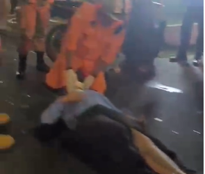 ACIDENTE: Motoqueiro é arremessado ao colidir com carro em Manaus