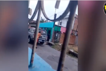 E AGORA? Homem abre camburão da Força Tática e ajuda preso a fugir em Manaus