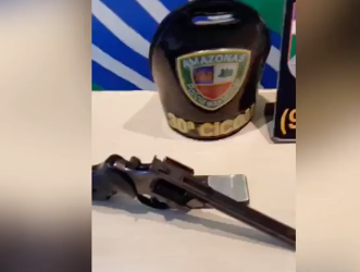 NA JAULA – Pistoleiros são presos após morte de passageiros em carro APP em Manaus